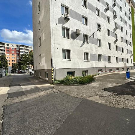 Cozy Studio Apartment In The Wider Center Братислава Экстерьер фото